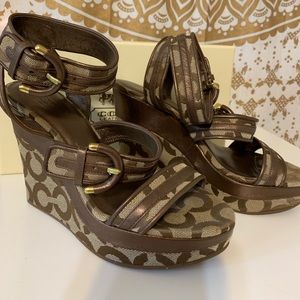 Coach sandal size 6